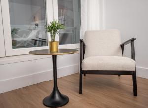 Zona de estar de PRINCIPE DE VERGARA ROOMS Lujo en el centro de Logroño