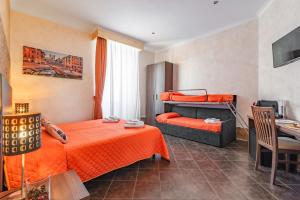 Postel nebo postele na pokoji v ubytování Alis Laura Guest House - Near Metro Bologna, Easy Access to All Rome
