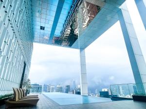 吉隆坡KL Tower KLCC Pavilion by Kimiro的市景建筑