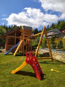 Herní místnost nebo prostor pro děti v ubytování Domek na Szlaku + 59 fotografií