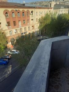 Το κτήριο όπου στεγάζεται  το διαμέρισμα +1 φωτογραφίες