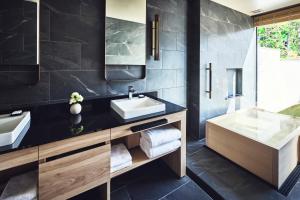 En eller flere senge i et værelse på ANA InterContinental Appi Kogen Resort by IHG + 157 billeder