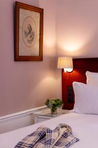 Postel nebo postele na pokoji v ubytování Hotel Le Saint Gregoire