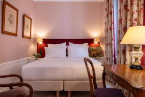 Postel nebo postele na pokoji v ubytování Hotel Le Saint Gregoire