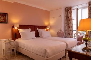 Postel nebo postele na pokoji v ubytování Hotel Le Saint Gregoire