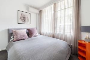 a bedroom with a large bed and a window at Harbourside Style, 2 Bed, A/C, Pool -Elizabeth Bay in Sydney +33 photos