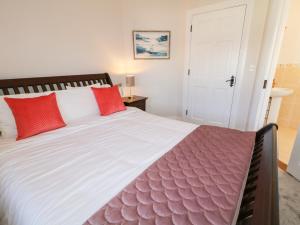 Letto o letti in una camera di Owen Tucker View House