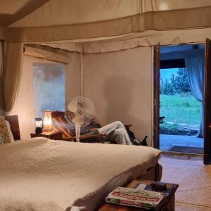 Nayalap - Rural Himalayan Glamping客房内的一张或多张床位