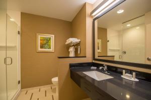 Koupelna v ubytování Fairfield Inn & Suites by Marriott Provo Orem