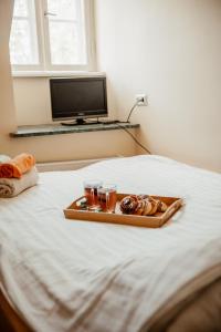 TV a/nebo společenská místnost v ubytování Edgari Guesthouse + 31 fotografií