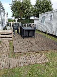 Gallery image of Stacaravan met eigen terras en tuin 6personen in Bredene +6 photos