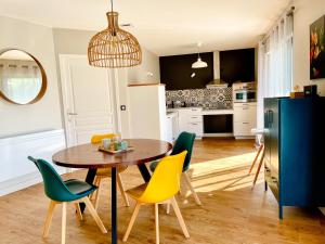 a kitchen and dining room with a table and chairs at Gites-domainedupin, cottage "Mosnes à Lisa" in Mosnes +12 photos