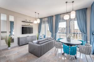 TV o dispositivi per l'intrattenimento presso Luxury 2BR with Nice View - Next King David Hotel