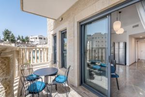 Balcone o terrazza di Luxury 2BR with Nice View - Next King David Hotel