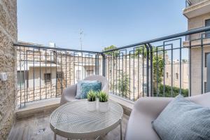 Balcone o terrazza di Luxury 2BR with Nice View - Next King David Hotel