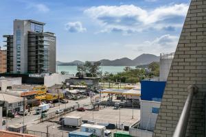 - une vue sur un parking dans une ville dans l'établissement Vista Mar com Sacada na Agronômica #CA50, à Florianópolis