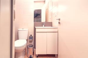 a small bathroom with a toilet and a sink at Casa Morgado by NaturAlegre in Alegrete