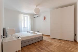 A bed or beds in a room at Una finestra sul lago Még 31 kép