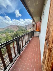 a balcony with a view of the mountains at Residence Horizonte Roccaraso in Roccaraso