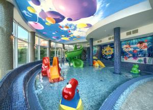 Bazén v ubytování Hotel Stok nebo v jeho okolí