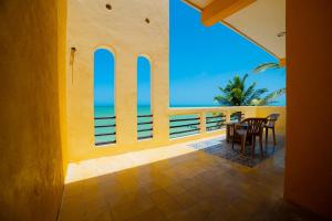 - une vue sur l'océan depuis le balcon d'une maison dans l'établissement Hotel Flamingos Inn, à Chuburná