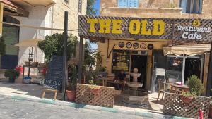 a restaurant with a sign that reads the old at the old house in Kerak