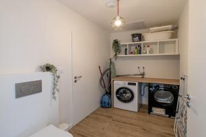 a laundry room with a washing machine in it at Nouveau - Maison à 15min du centre ville Nantes in Orvault
