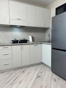 Kuchyň nebo kuchyňský kout v ubytování бул. Шевченка 352, квартира-студія