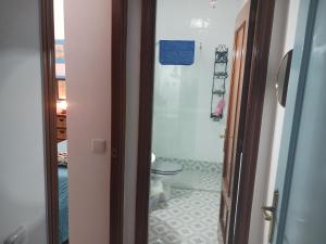Koupelna v ubytování Habitación privada con baño.