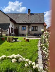 a house with a yard with flowers in front of it at Šumavský grunt in Podmokly