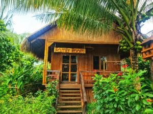 a house with a sign that reads honolulu room at Bamboo Eco Village in Can Tho
