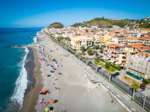 A bird's-eye view of Residence L'Arcipelago Appartamenti Fronte Mare con Ampio Balcone