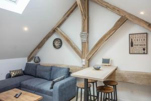 a living room with a blue couch and a table at Maison/appartement avec jardin in Saint-Denis-en-Val