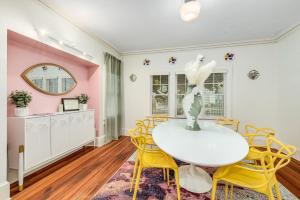 Gambar di galeri bagi Noi Nest Home + Pool + Suites di Melbourne