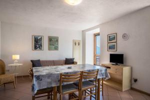 a living room with a table and chairs and a television at Casa Peio in Peio