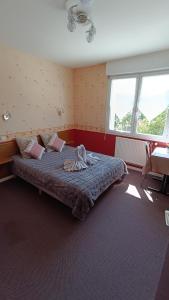 Postel nebo postele na pokoji v ubytování Hôtel Le Pommeil
