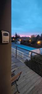 Basen w obiekcie 107 Paisible et unique avec terrasse sur vue piscine lub w pobliżu