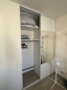 a room with a closet with a desk and a chair at Le venizio Sète in Sète