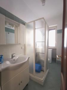 Ένα μπάνιο στο Casa elegante con terrazzino in centro paese +5 φωτογραφίες