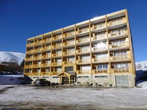 ラルプ・デュエズにあるAppartement Huez, 1 pièce, 4 personnes - FR-1-405-44の大きな建物