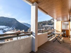 a balcony with a table and a view at Appartement La Clusaz, 2 pièces, 5 personnes - FR-1-304-149 in La Clusaz