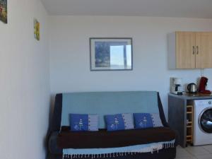 Gallery image of Maison à Saint Pierre la Mer avec Terrasse et Piscine 2 Étoiles - FR-1-229D-541 in Saint Pierre La Mer +8 photos