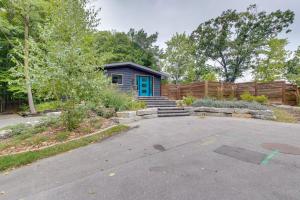 阿普尔顿Riverfront Appleton Home with Pool and Boat Dock!的相册照片