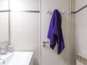 a bathroom with a purple towel hanging on a shower door at Appartement Briançon, 2 pièces, 4 personnes - FR-1-330C-20 in Briançon