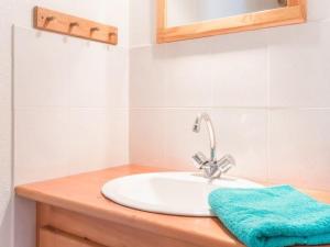 a bathroom sink with a blue towel on a counter at Appartement Le Monêtier-les-Bains, 3 pièces, 6 personnes - FR-1-330F-36 in Le Monêtier-les-Bains