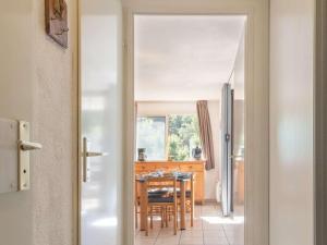a kitchen with a table and a dining room at Appartement cosy 2 pièces, proche télécabine Prorel et centre de Briançon, parking inclus - FR-1-330C-44 in Briançon