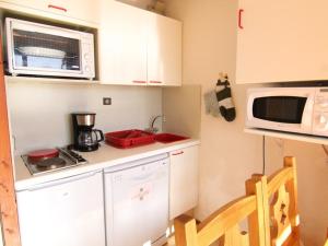Ett kök eller pentry på Appartement Huez, 2 pièces, 4 personnes - FR-1-405-62