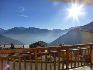 a view of the mountains from the balcony of a house at Appartement cosy 2P pour 6 pers. avec balcon, proche télésiège - Quartier Vieil Alpe, Huez - FR-1-405-49 in L'Alpe-d'Huez