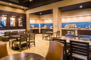 Fairfield Inn & Suites by Marriott New Orleans Downtown/French Quarter Area 레스토랑 또는 맛집