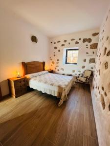 a bedroom with a bed and a wooden floor at Casa Abuela Inés in Puerto del Rosario